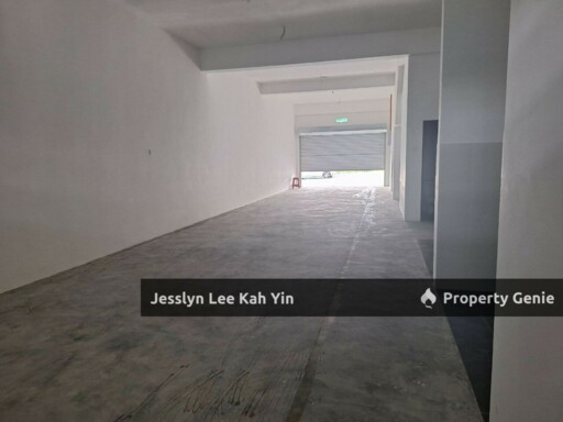 Setia Mayuri Semenyih Shop [Face Main Road]