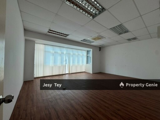 Taman Molek 2nd Floor For Rent