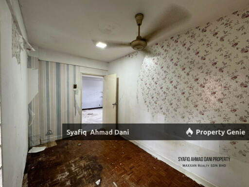 Kenaria Condominium Kajang Facing Pool with Carpark