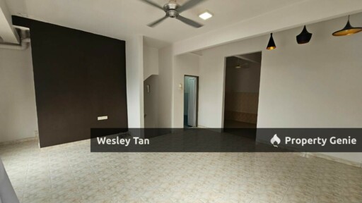 1.5 Corner Townhouse Cheng Freehold 3rooms Extra Parking No Face House