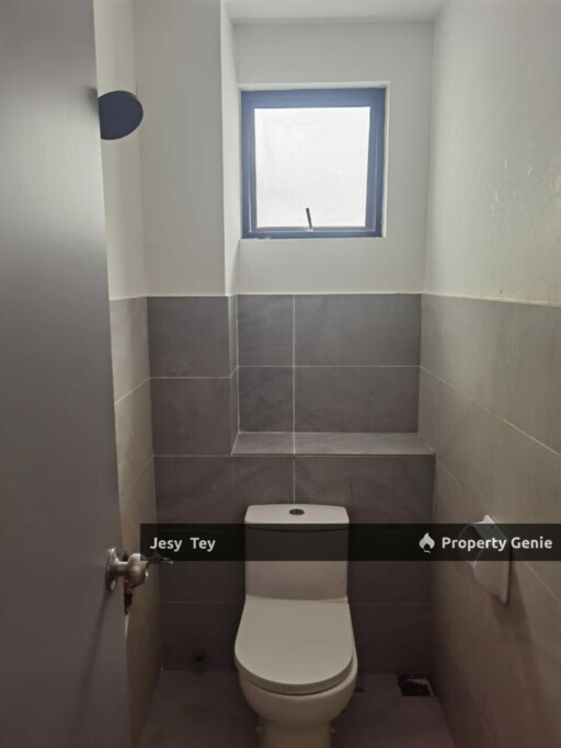 Setia Tropika 1st Floor For Rent