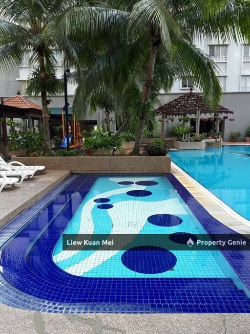 Casa Damansara 1, excellent location walking distance to 3 Damansara Mall. Corner unit airy, spacious and bright. Vacant now.