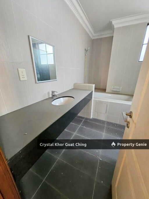 3 Storey Bungalow at D'Residence, Near Queensbay