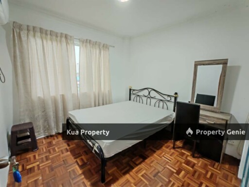 Queen Room for Rent at Central Court Apartment, near MBKS