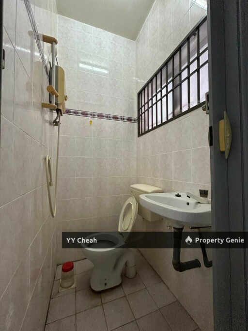 Gunung Rapat Ipoh Single Storey House For Sale - Good Condition, Facing South