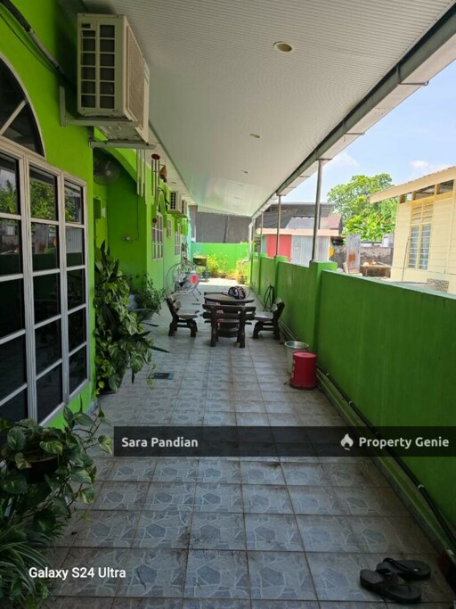 Spacious Corner Bungalow at Kg Tawas Ipoh