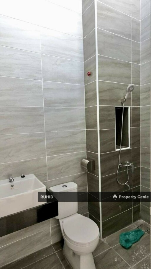 Freehold 4R4B Cluster House For Sale in Taman Bestari Indah Ulu Tiram