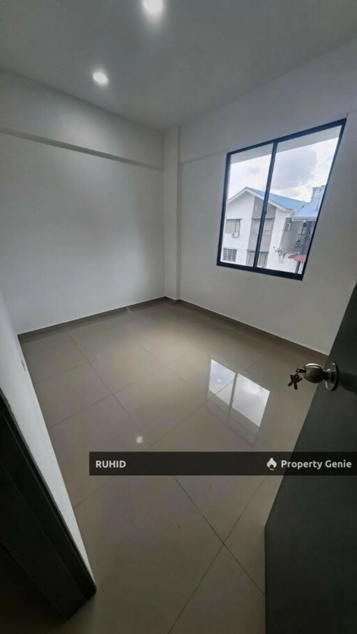 Taman Molek JB Low Cost Flat For Sale | Freehold | Renovated