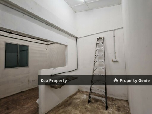 First Floor Intermediate Shophouse For Rent 📍Located at 3½ Mile, Lorong Datuk Tawi Sli, Jalan Penrissen