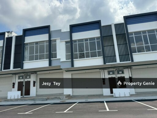 (Ground Floor) Double Storey Shop Lot For Rent At Pasir Gudang
