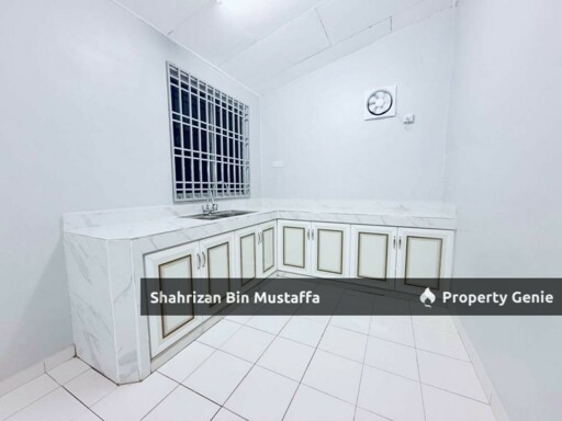 International Lot, End Lot, Taman Flora Heights, Pasir Gudang, Johor