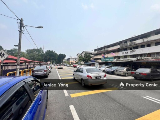 🔥For Sale🔥  Low Cost Flat @ Taman Ungku Tun Aminah Block 63 2 Bedrooms  1 Bathroom  494 sqft Level 4 Free Hold  Non Bumi  Unblock View   Asking Price：RM145k Bank Value：RM190k  欢迎来电 / Whatsapp了解详情