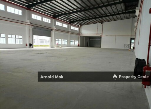 1.5 Storey Semi D Factory at Desa Cemerlang for Rent