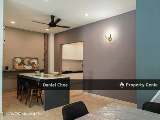 Modern Semi-d Selling Below Market Value with Fully Furnished