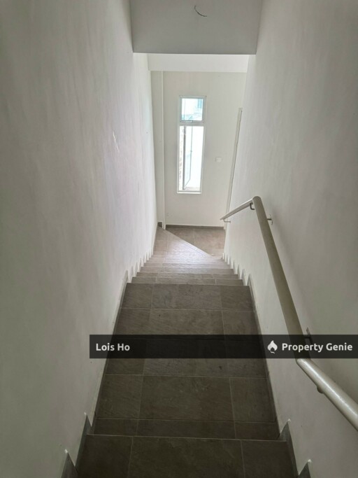 For Sale Taman merak  2.5 storey terrace Freehold RM688k