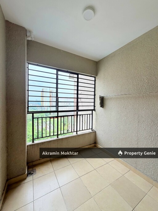 FREEHOLD, PARTIALLY FURNISHED, 1 PARKING & RENOVATED CANTIK | Kristal Villa Condominium, Kajang 2