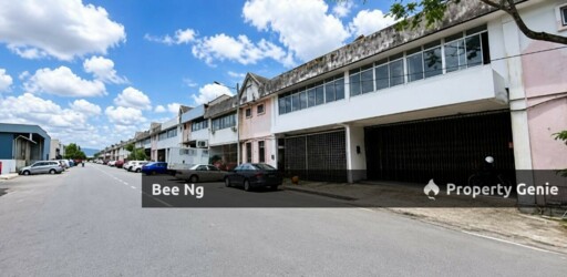 Taman Universiti / 1.5 Storey Factory 25x80 / Facing Main Road / Unblock