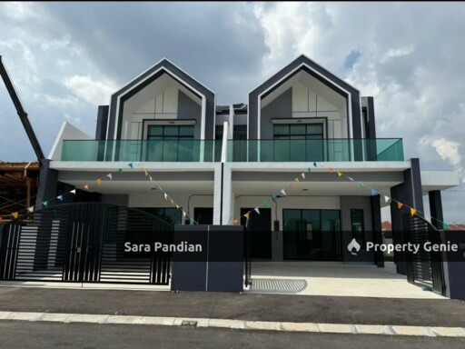 Freehold Large Botani Double Storey House at Lapangan Perdana