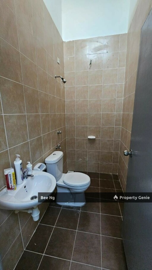 Taman Pulai Mutiara / 2.5 Storey Terrace / For Rent