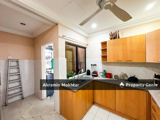 FREEHOLD & 1 COVERED PARKING | EVERGREEN PARK ACORN & HAZEL Condominium Sg Long
