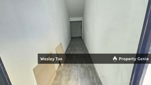 Melaka Raya 1.5 Storey Commercial Corner Shop with Rooftop Balcony Surrounded by 5 Banks