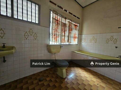 FREEHOLD Semi-D @ Bukit Beruang | 3,200 sqft | Only RM698K