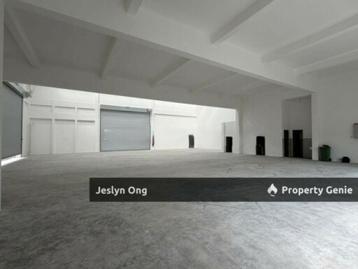 1.5 Storey Semi D Factory at Taman Air Hitam Klang for Rent