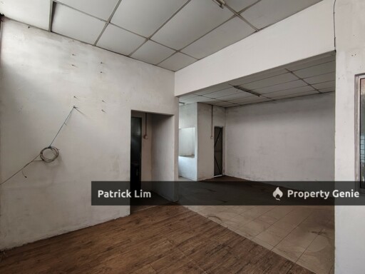 Ayer Keroh Main Road (1St Floor) End Lot For Rent