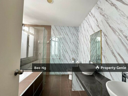 Nusa Sentral 3 Storey Cluster Fully Renovate