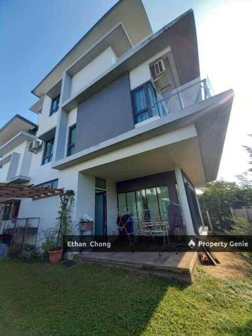 LAKE GARDEN VILLA@PRECINCT 6, 3 STOREY BUNGALOW FOR SALE