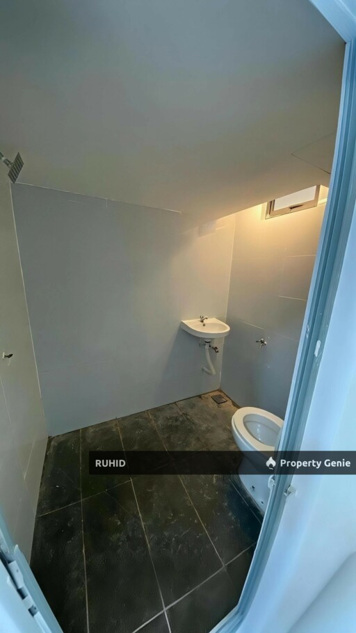 Fully Renovated 4 Bedroom Flat, Taman Putri Kulai