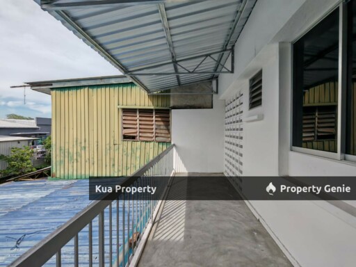 First Floor Intermediate Shophouse For Rent! Located at 3 Mile, Lorong Datuk Tawi Sli, Jalan Penrissen