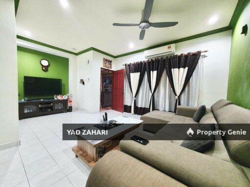Taman Bukit Subang, Shah Alam | 2-Storey Terrace 4 Bedrooms | RM650K - Fully Extended and Partial Furnished