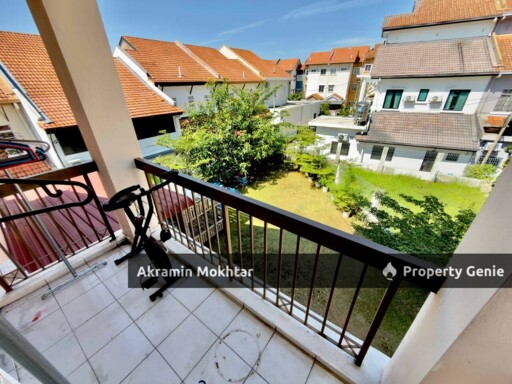 END LOT 3 Storey Terrace De Puncak Ukay, Taman Ukay Perdana, Ampang Selangor .