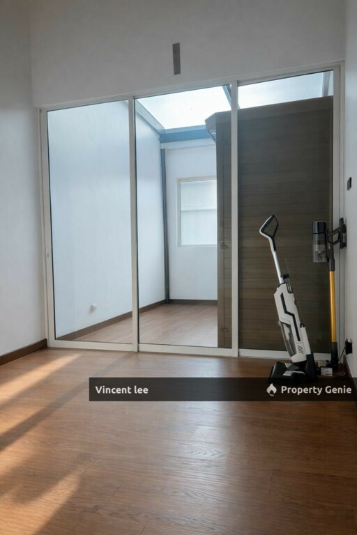 Taman Bukit Serdang , Serdang, Seri Kembangan, 2 Storey Semi-D, Freehold, Renovated Condition