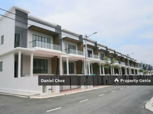 Ipoh South Precinct 3 Storey End Lot With Fully Furnished House For Sale