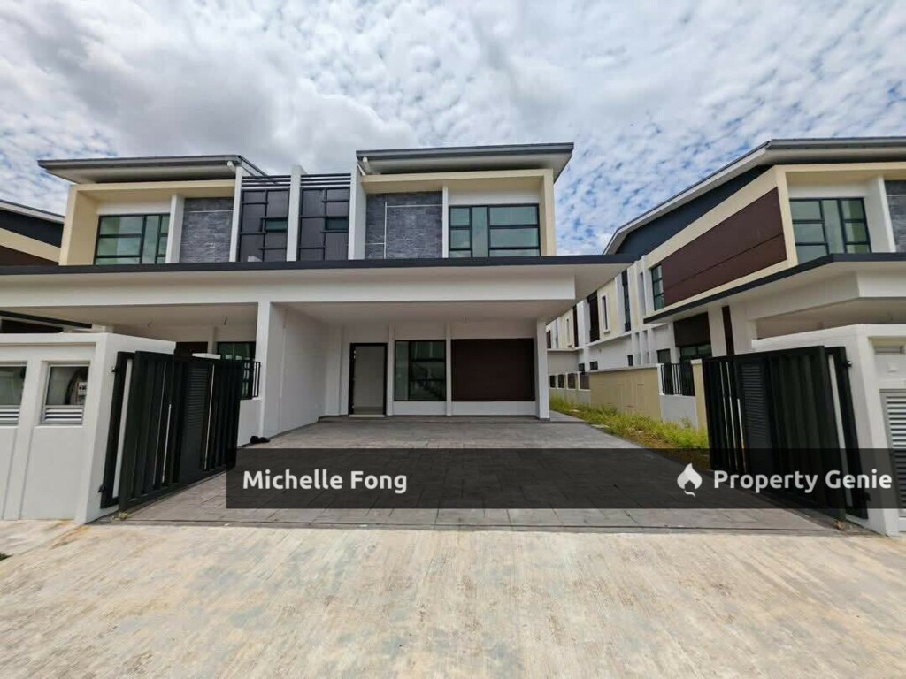 Honeydale Residence @ Impian Emas / Skudai / Double Storey Cluster For Sale / Original Condition  / Gated Guarded