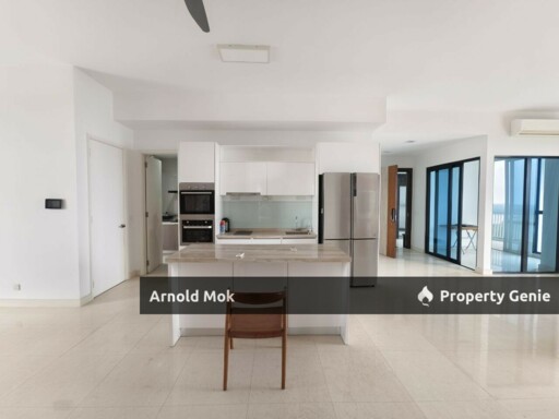 Strait View 18 Condominium for Sale