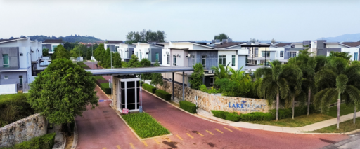 LAKEFRONT SIGNATURE HOMES