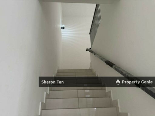 Bigger Size Auto Gate Double Storey Terrace House for Rent @ Eco Summer
