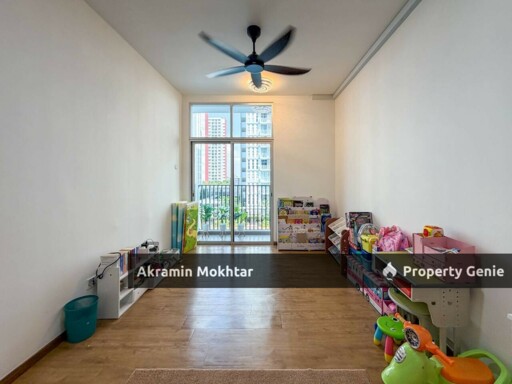 Freehold, Corner Unit & 2 Parking | Lakefront Homes Condominium, Cyberjaya