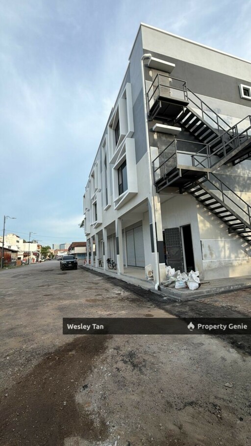 Kota Laksamana Commercial Build Near Jonker Grd Floor 29x80 For Rent