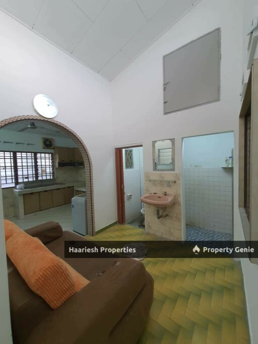 SINGLE STOREY HOUSE FOR RENT  Jalan Landak Maman Taman Abad Johor Bahru.