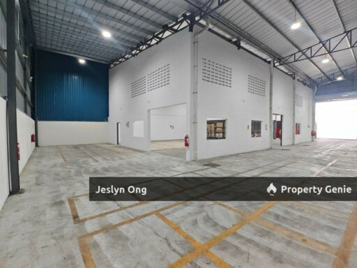 1.5 Storey Semi D Factory at Permas Jaya, Sri Wangi for Rent