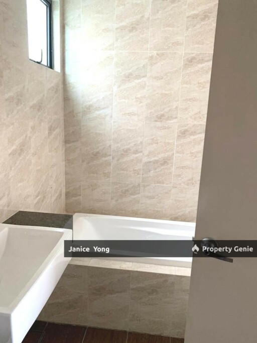 Laguna Heights Condominium @ Perling