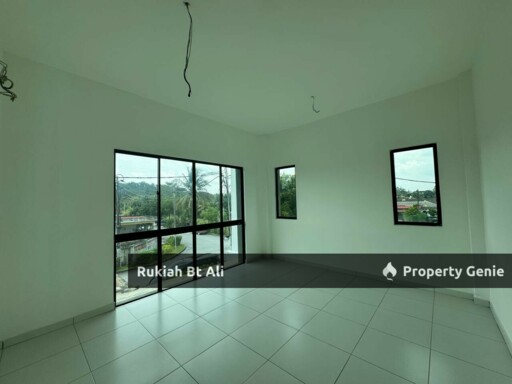 CORNER LOT NEW UNIT TAMAN CHEMBONG UTAMA