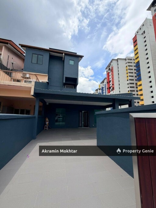 CORNER DOUBLE STOREY TERRACE, VILLA MAS 2, KIPARK SRI UTARA, OFF JALAN IPOH, KUALA LUMPUR.