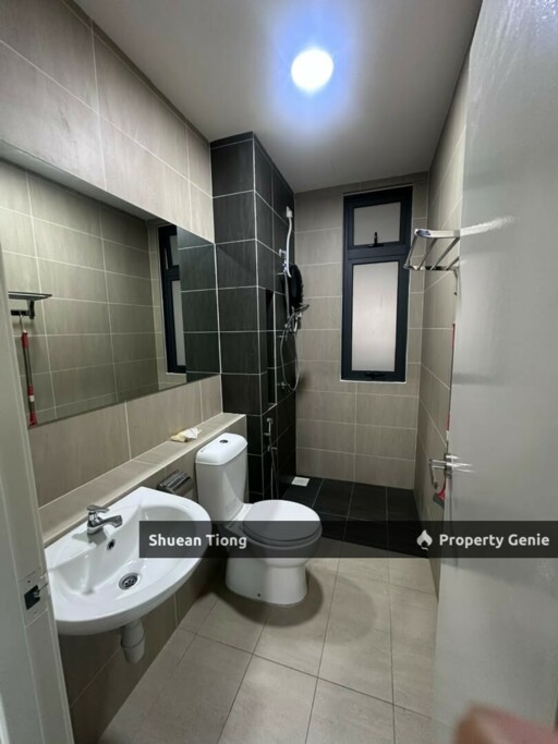 8scape Residence @ Taman Perling for Sale!!