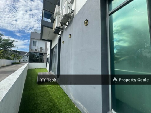 ENDLOT Ujong Pasir 8 Residence 2.5 Storey Superlink