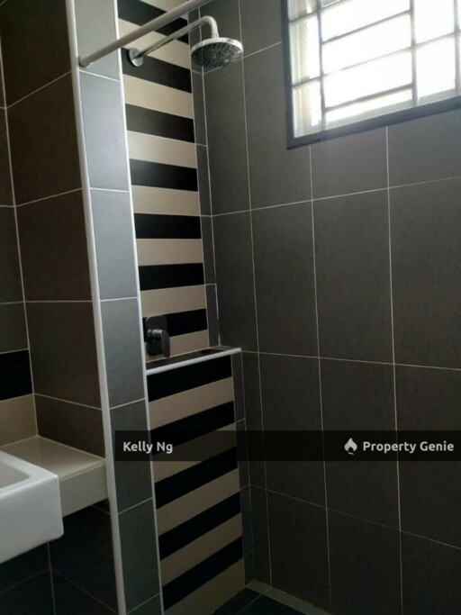 Cluster Semi D Partly Furnished Periwinkle At Bandar Rimbayu For Rent